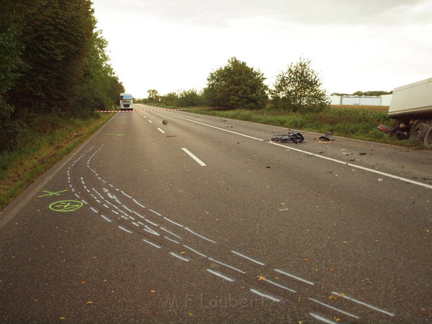 Schwerer VU Koeln Immendorf Kerkraderstr P221.JPG